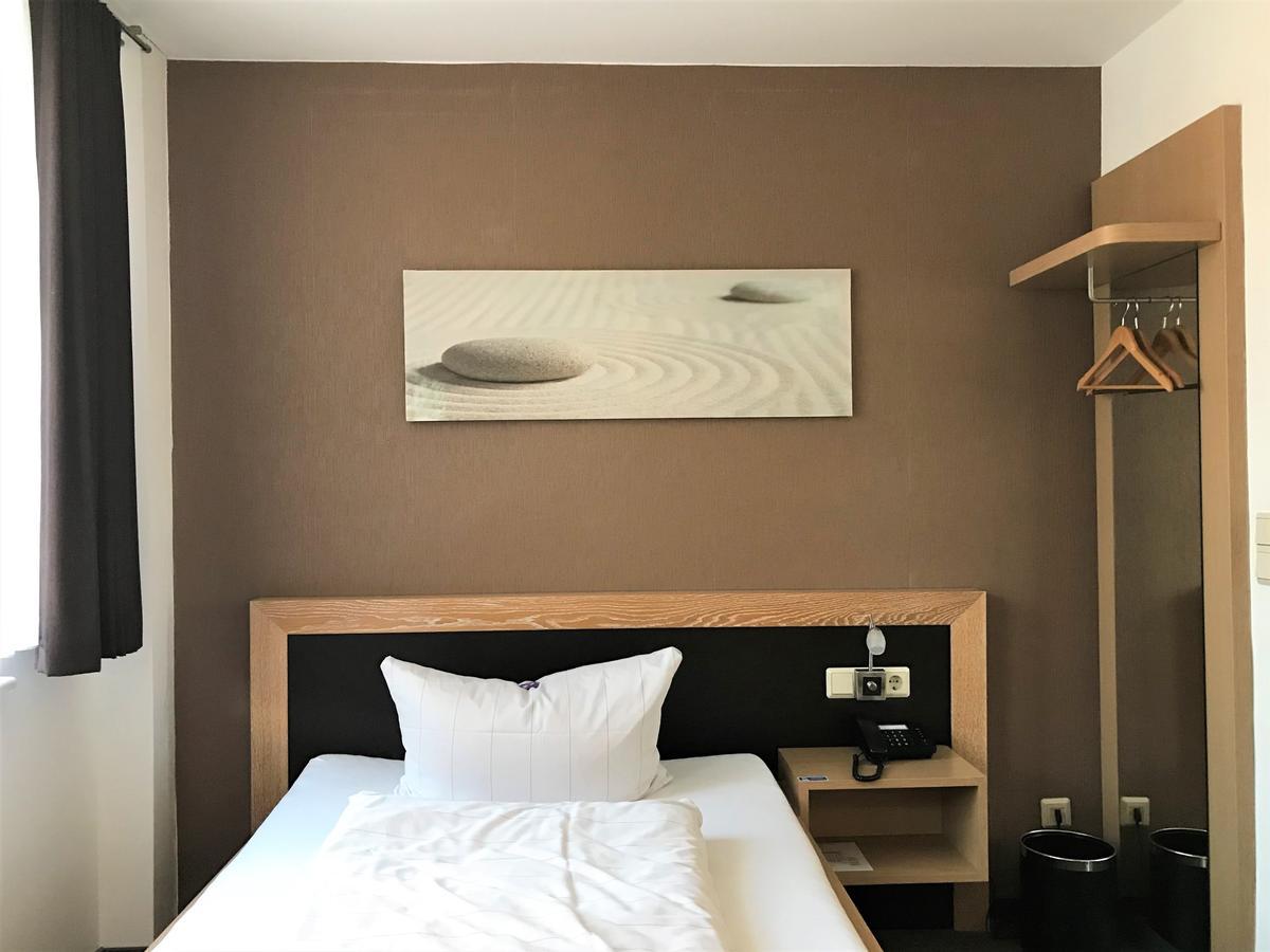 Single Room,1308760786:JPEG